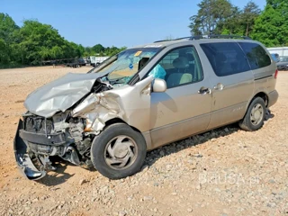 TOYOTA SIENNA LE