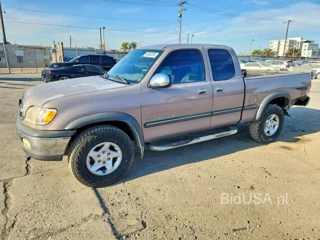 TOYOTA TUNDRA SR5 V8