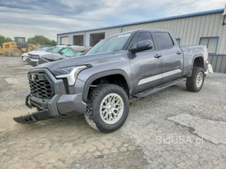 TOYOTA TUNDRA CREWMAX SR5