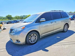 TOYOTA SIENNA XLE PREMIUM 8-PASSENGER