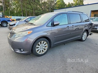 TOYOTA SIENNA XLE 7-PASSENGER