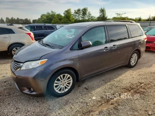 TOYOTA SIENNA XLE 8-PASSENGER