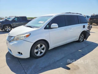 TOYOTA SIENNA LE