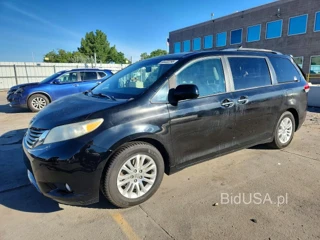 TOYOTA SIENNA XLE 8-PASSENGER