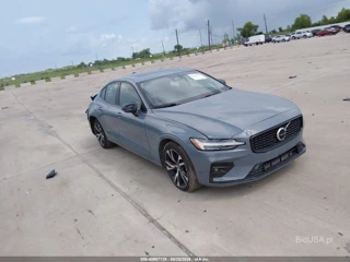VOLVO VOLVO S60 B5 CORE DARK THEME