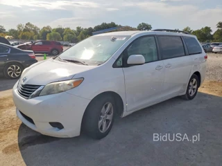 TOYOTA SIENNA LE