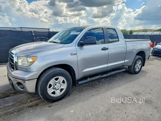 TOYOTA TUNDRA DOUBLE CAB SR5