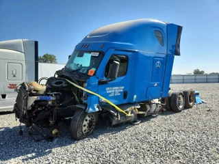 FREIGHTLINER CASCADIA 126