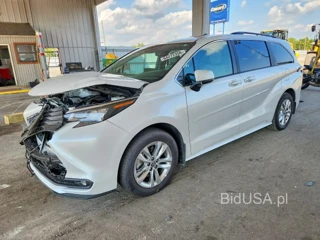 TOYOTA SIENNA XLE 7-PASSENGER