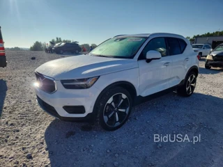 VOLVO XC40 T5 MOMENTUM
