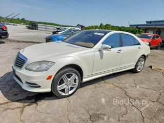 MERCEDES-BENZ S 550