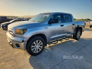TOYOTA TUNDRA CREWMAX SR5
