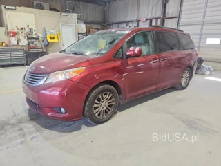 TOYOTA SIENNA XLE PREMIUM 8-PASSENGER