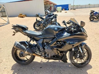 YAMAHA YZFR7