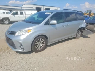 TOYOTA SIENNA XLE 8-PASSENGER