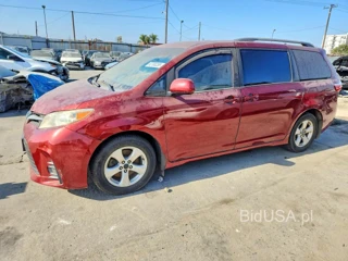 TOYOTA SIENNA LE