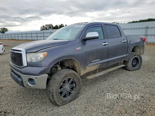 TOYOTA TUNDRA PLATINUM