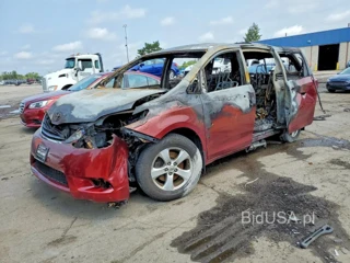 TOYOTA SIENNA LE
