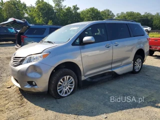 TOYOTA SIENNA XLE 8-PASSENGER