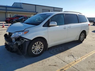 TOYOTA SIENNA XLE PREMIUM 8-PASSENGER