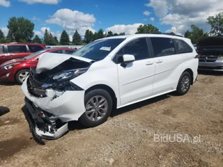 TOYOTA SIENNA LE
