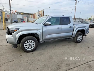 TOYOTA TACOMA SR5