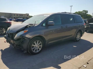 TOYOTA SIENNA LE