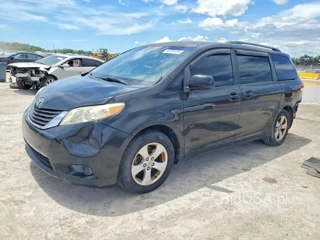 TOYOTA SIENNA LE