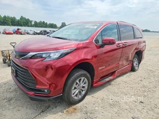 TOYOTA SIENNA XLE 8-PASSENGER