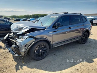 VOLKSWAGEN TIGUAN SE R-LINE BLACK