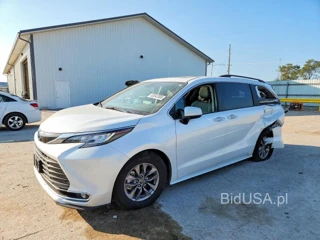 TOYOTA SIENNA XLE