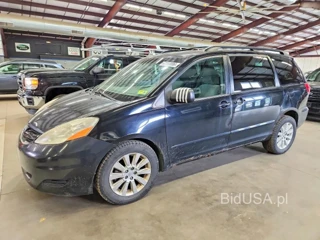TOYOTA SIENNA LE