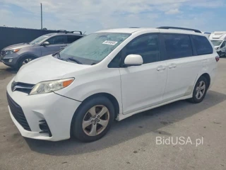 TOYOTA SIENNA LE