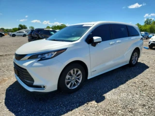 TOYOTA SIENNA XLE