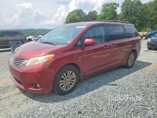 TOYOTA SIENNA XLE 7-PASSENGER AUTO ACCESS SEAT