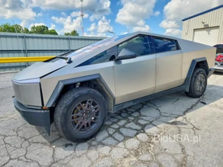 TESLA CYBERTRUCK
