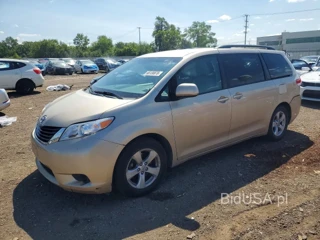 TOYOTA SIENNA LE