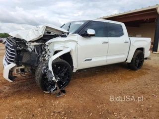 TOYOTA TUNDRA CREWMAX CAPSTONE