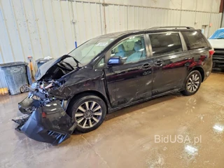 TOYOTA SIENNA LE 7-PASSENGER