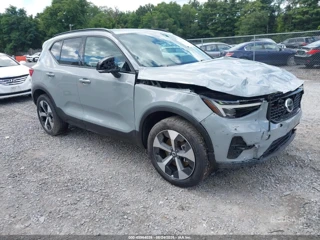 VOLVO VOLVO XC40 PLUS, B5 AWD GAS (MILD HYBRID), DARK