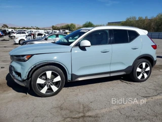 VOLVO XC40 T4 MOMENTUM