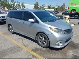 TOYOTA TOYOTA SIENNA SE 8 PASSENGER