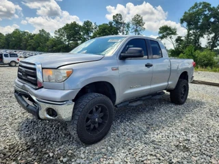 TOYOTA TUNDRA DOUBLE CAB SR5