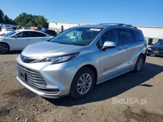 TOYOTA SIENNA LE