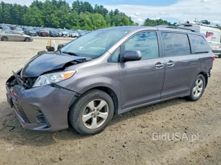 TOYOTA SIENNA LE