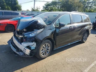 TOYOTA SIENNA XLE 8-PASSENGER