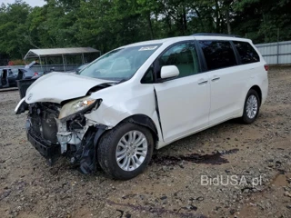 TOYOTA SIENNA XLE 8-PASSENGER