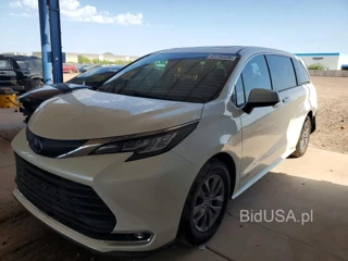 TOYOTA SIENNA XLE