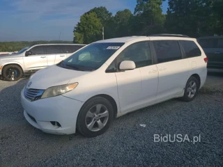 TOYOTA SIENNA LE