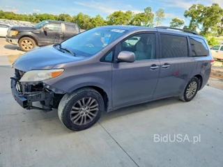 TOYOTA SIENNA XLE 8-PASSENGER
